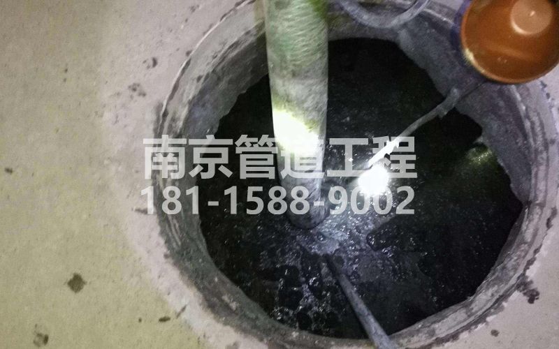 216大树根清理化粪池