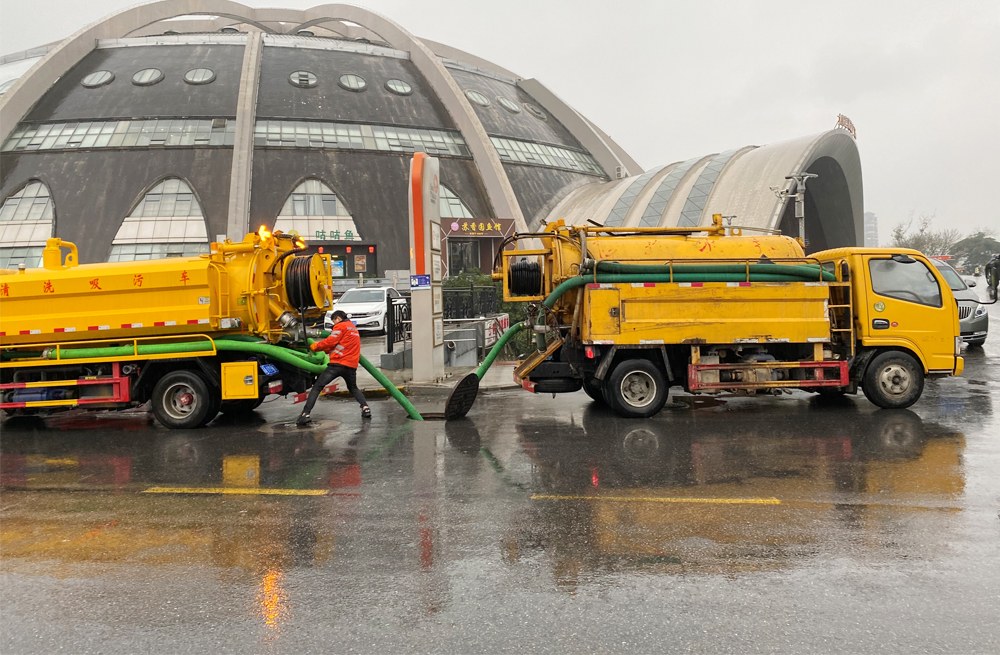 271大树根商场管道清淤